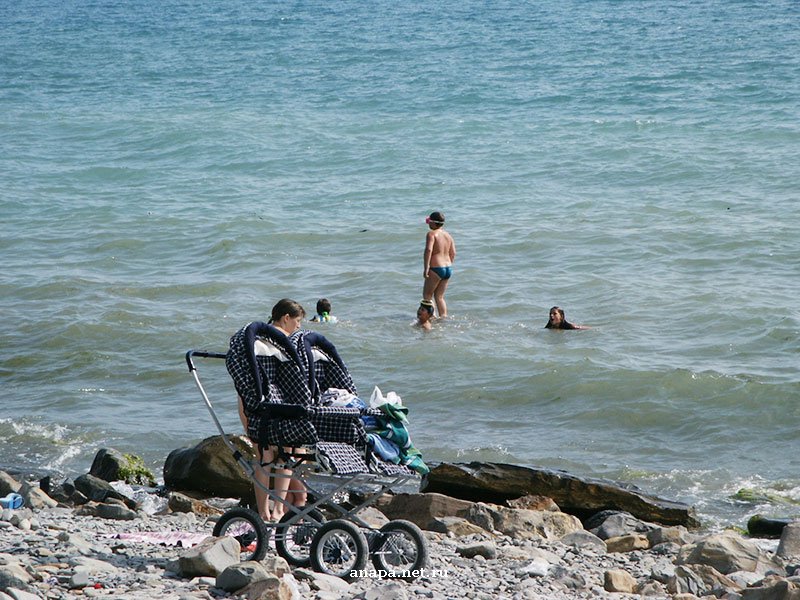 Анапа - на пляже «Высокий берег» 25.06.2004.